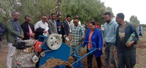 የእርሻ ቴክኖሎጂዎች ልማት ለዘላቂ አነስተኛ መሬት ይዞታ የእርሻ ስራዎች&quot; በሚል አዳዲስ በመቐለ ዩኒቨርሲቲ የተፈጠሩ የእርሻ ማሽነሪዎች የተዋወቁበትና በመስክ ላይ የተሞከሩበት ዎርክሾፕ ተካሄደ::